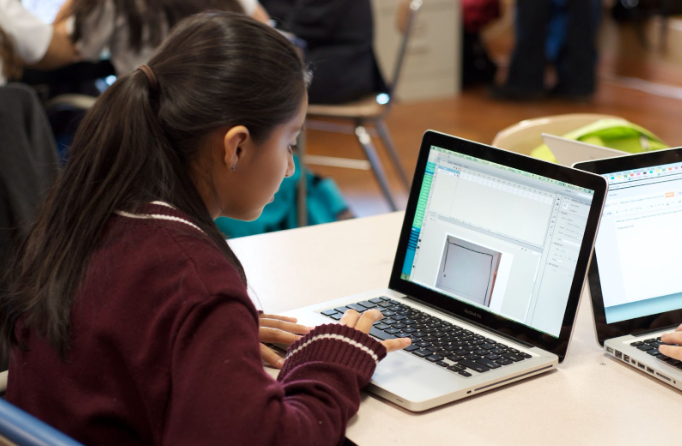 How to Choose the Right Online Curriculum for Your Child